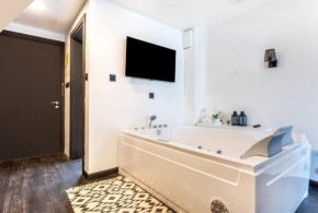 Studio with Private Jacuzzi - Damac Lagovista